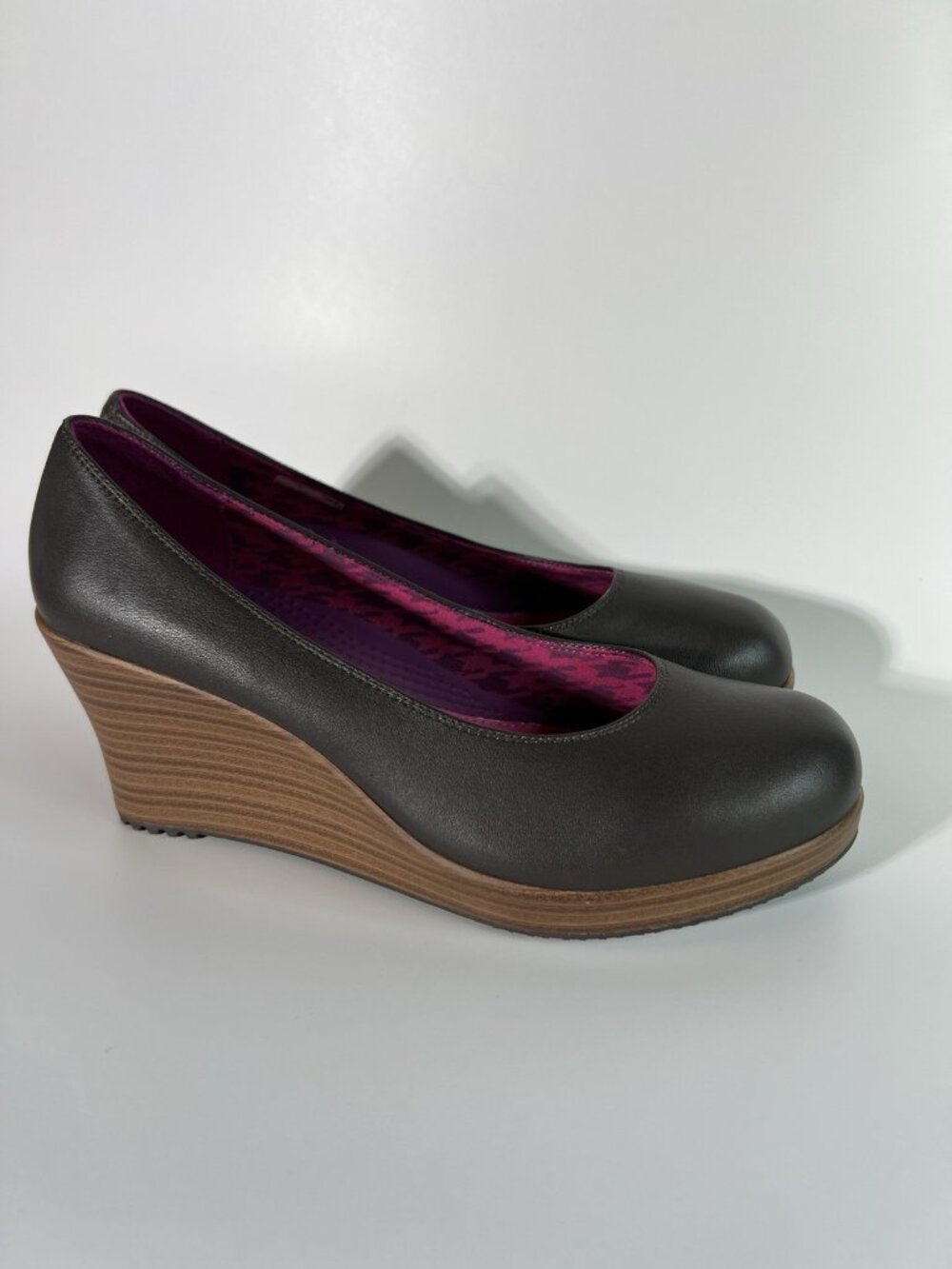 Crocs A-Leigh Espresso / Walnut Leather Closed Toe Wedge Pumps Women's Size 8 - Picture 7 of 14